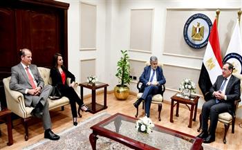  وزير البترول والسفير التشيلي يبحثان التعاون بالصحراوين الغربية والشرقية