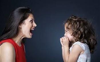 علم النفس يحذر: صراخك في وجه طفلك قد يدمر شخصيته