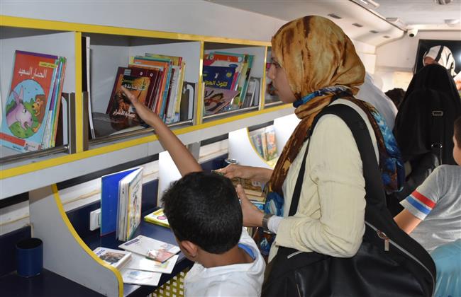 فعاليات ثقافية متنوعة لمكتبة مصر العامة المتنقلة في العبور (صور)