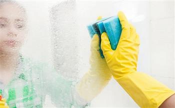 لربات البيوت.. 3 طرق طبيعية لتنظيف المرايا بكل سهولة