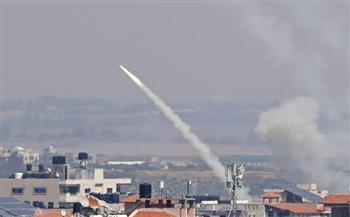 إعلام عبري: إصابة إسرائيلي في مدينة هرتسليا نتيجة سقوط صاروخ أطلق من غزة