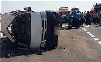 إصابة 14 شخصا في حادث إنقلاب سيارة بالطريق الصحراوى