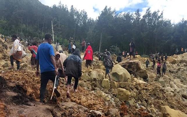 أكثر من ألفي شخص دفنوا أحياءً جراء الانهيار الأرضي في بابوا غينيا الجديدة