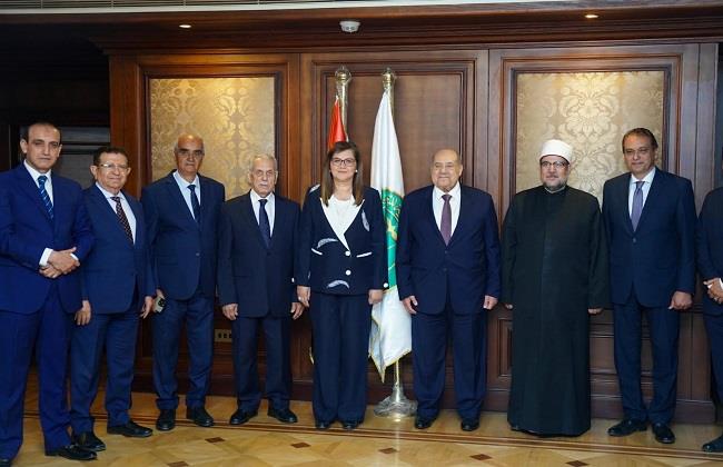 وزيرة التخطيط تتسلم درع المحكمة العربية للتحكيم 