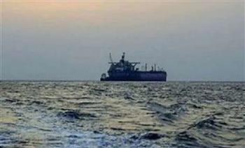 هيئة بحرية بريطانية تتلقى استغاثة من سفينة تم استهدافها قرب اليمن