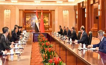 الرئيس السيسي يلتقي مع  رئيس اللجنة الدائمة للمجلس الوطني لنواب الشعب الصيني