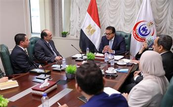 وزير الصحة يبحث سبل تطوير قطاع الصناعات الدوائية في مصر