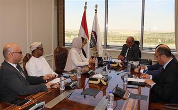 وزير قطاع الأعمال العام يستقبل وفد غرفة تجارة وصناعة سلطنة عمان لبحث التعاون المشترك 