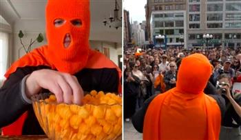 بالفيديو.. الرجل البرتقالي يتناول 700 كرة جبن في أقل من 30 دقيقة 