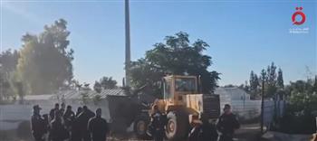 جيش الاحتلال يهدم منازل في النقب وسط اشتباكات مع السكان (فيديو)
