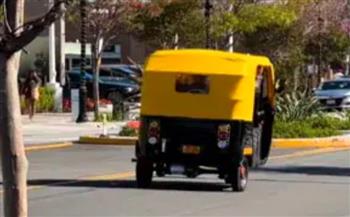 لن تصدق.. التوك توك يصل إلى شوارع كاليفورنيا! (فيديو)