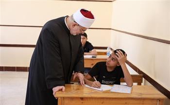 وكيل الأزهر يتفقد لجان امتحانات الثانوية الأزهرية في يومها الأول.. ويوجه رسالة دعم لطلاب غزة