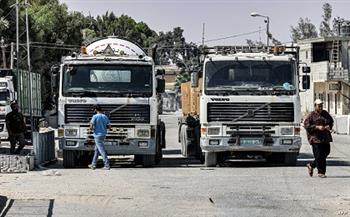 20 شاحنة مساعدات تدخل قطاع غزة عبر كرم أبو سالم أمس
