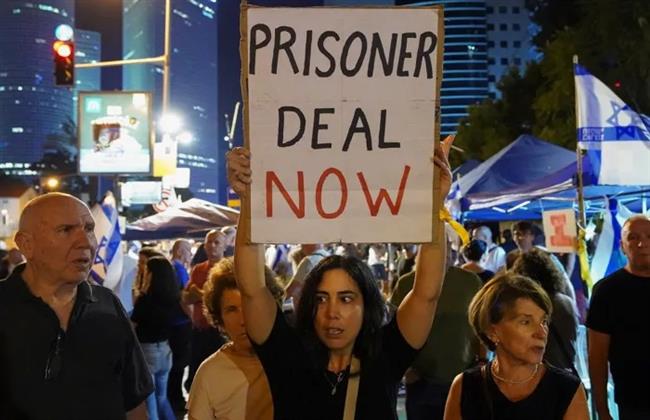 عائلات المحتجزين الإسرائيليين تدعو للخروج إلى الشوارع للمطالبة بإبرام صفقة تبادل ووقف الحرب