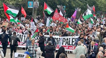 «كلنا أطفال غزة».. هتافات المتظاهرين في باريس احتجاجا على العدوان بغزة