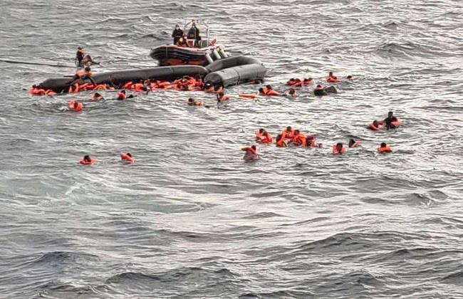 مصرع 49 مهاجرًا وفقدان 140 بسبب غرق قارب قبالة ساحل اليمن