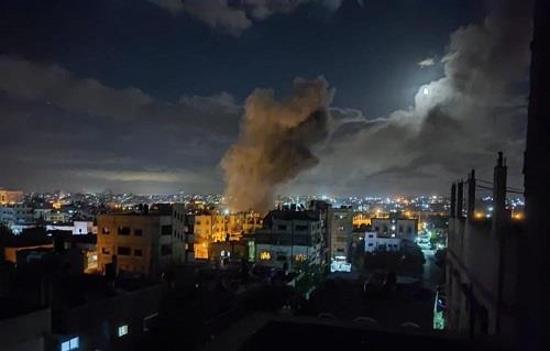 إعلام فلسطيني: طائرات الاحتلال تشن غارة على مدينة غزة