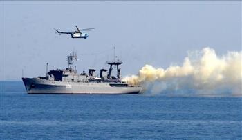 الجيش الأمريكي: إصابة السفينة "توتور" في البحر الأحمر بزورق تابع للحوثيين باليمن