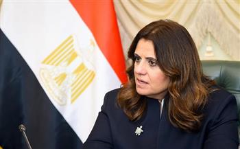 وزيرة الهجرة تطمئن على المواطن المصري المصاب في حريق عقار بالكويت 