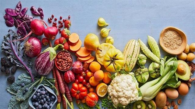 خبراء التغذية يحذرون: هذه الخضروات تزيد من شعورك بسخونة الطقس