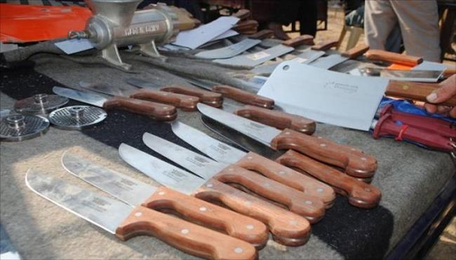 كم أداة يستخدمها الجزار؟.. تعرف على أسعار السكاكين وأدوات الشوي في عيد الأضحى (فيديو)