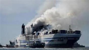 التجارة البحرية البريطانية: السفينة التجارية التي تعرضت للاستهداف لا تزال مشتعلة وتغرق