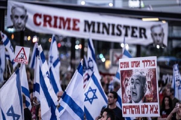 عشرات آلاف الإسرائيليين يُطالبون بإسقاط الحكومة.. ونتنياهو: نخوض حربا صعبة متعددة الجبهات