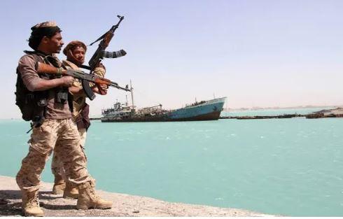 الحوثيون: سفينة توتور معرضة للغرق خلال الساعات المقبلة بعد استهدافها