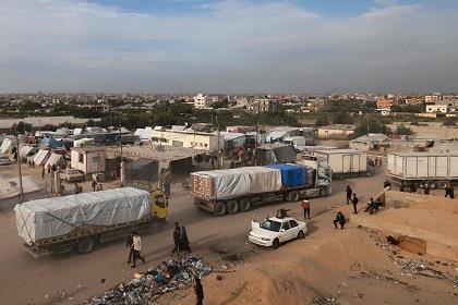 2000 شاحنة مساعدات تعبر لغزة من معبر كرم أبو سالم