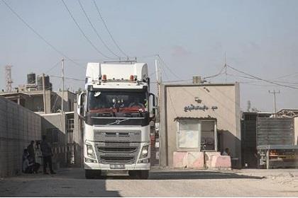 الاحتلال يمنع دخول شاحنات المساعدات من معبر كرم أبو سالم إلى غزة