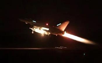 وسائل إعلام حوثية: 5 غارات أمريكية بريطانية تستهدف مطار الحديدة الدولي غرب اليمن