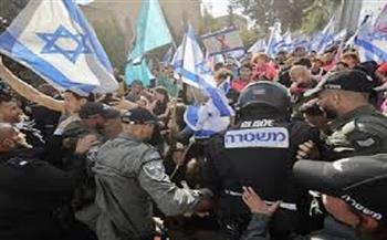 اشتباكات بين آلاف المتظاهرين والشرطة الإسرائيلية أمام مقر إقامة نتنياهو بالقدس الغربية