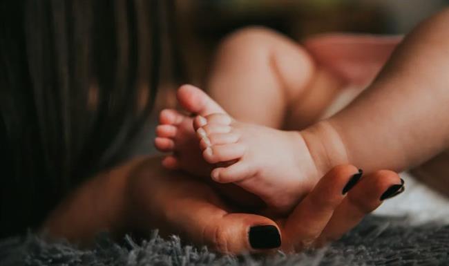 لن تصدقّ .. أمريكية تنجب توأم وُلدا بفارق 6 أشهر وعلى بُعد 1400 كيلومتر