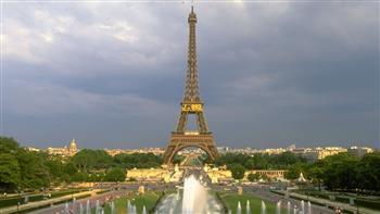 العثور على 5 توابيت خشبية أمام برج إيفل بباريس والقبض على 3 أشخاص وراء الواقعة