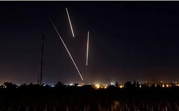 إطلاق صواريخ تجاه غلاف غزة.. والاحتلال يستعد لتخفيف عملياته في القطاع 