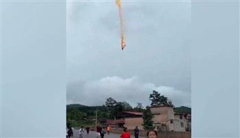 يتكون من مواد سامة .. سقوط جزء من صاروخ فضائي صيني على منطة مأهولة بالسكان (فيديو)