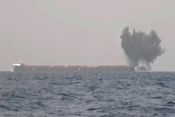 الحوثيون يعلنون استهداف سفينة "MSC SARAH V" الإسرائيلية بصاروخ باليستي