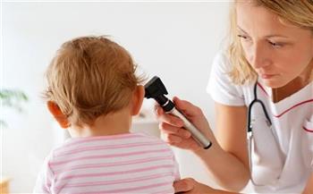 هذه الأعراض تدل على إصابة طفلك بالتهاب الأذن الوسطى
