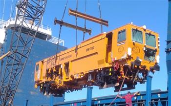 وصول دفعة جديدة من عربات السكك الحديدية ومعدات الصيانة إلى ميناء الإسكندرية