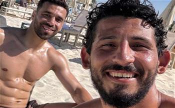 عبد الله السعيد وحجازي يقضيان الإجازة على شاطئ البحر (صور)