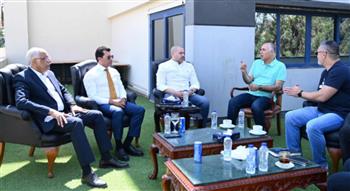 وزير الرياضة يجتمع مع رئيسي اتحاد الكرة ورابطة الأندية ومدير المنتخب الأولمبي