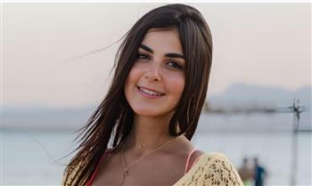  رانيا منصور على شاطئ البحر بإطلالات متنوعة