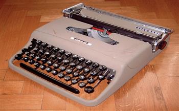    أسباب ترتيب الأحرف في لوحات المفاتيح وعلاقتها وعلاقتها بقصة اختراع الآلة الكاتبة