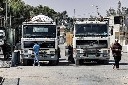 مصدر: إدخال 950 شاحنة مساعدات إلى غزة الأسبوع الماضي 