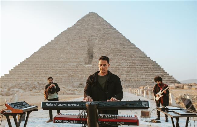 هشام خرما يحتفي بأهرامات الجيزة بفيديو موسيقى Waiting for The Sun