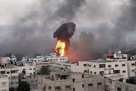 قصف جوي ومدفعي يستهدف أحياء ومناطق متعددة في غزة والضفة الغربية