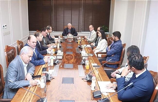 وزير الزراعة يبحث مع مسؤولي شركة كرافت هاينز العالمية زيادة استثماراتها في مصر 