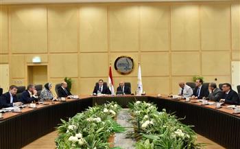 وزير النقل يعقد جلسة مباحثات مع وزير الاقتصاد الوطني بالمجر