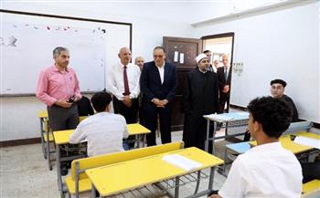 محافظ الشرقية يتفقد لجان امتحانات الثانوية الأزهرية بمدينة الزقازيق