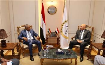 وزير النقل يبحث مع السفير السوداني الجديد بالقاهرة تدعيم العلاقات الثنائية 